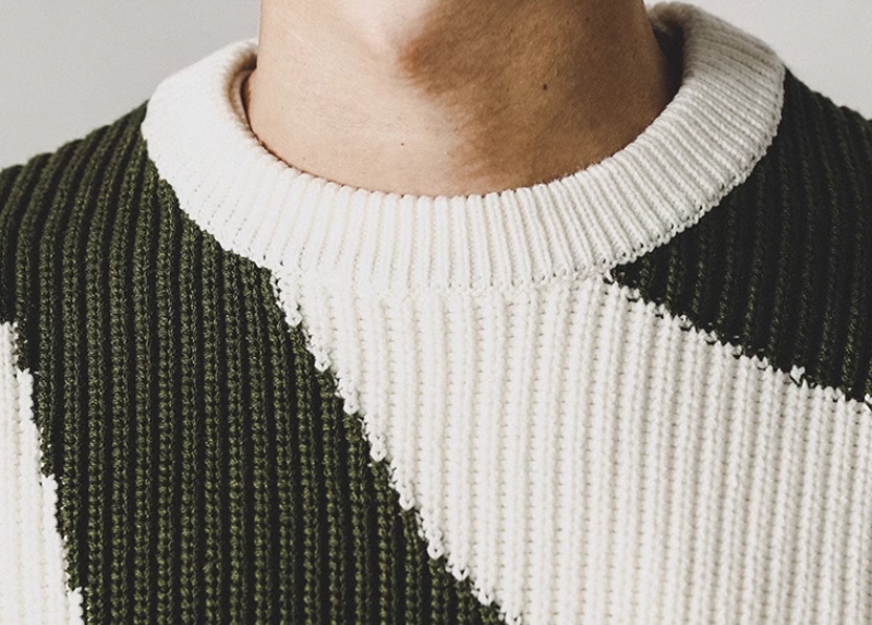 Men's Slouchy Sweater details white