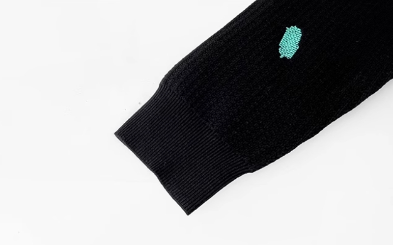 Men's Simple Sweater black detail
