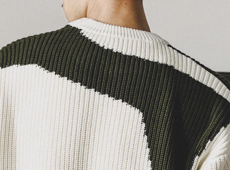 Slouchy Sweater details white